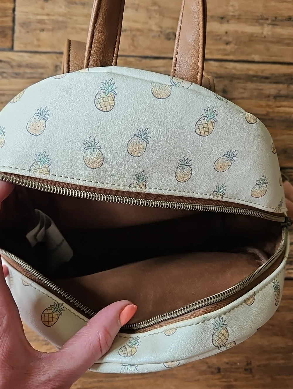 Loungefly‎ Cream and Tan Pineapple Stitch Mini Backpack